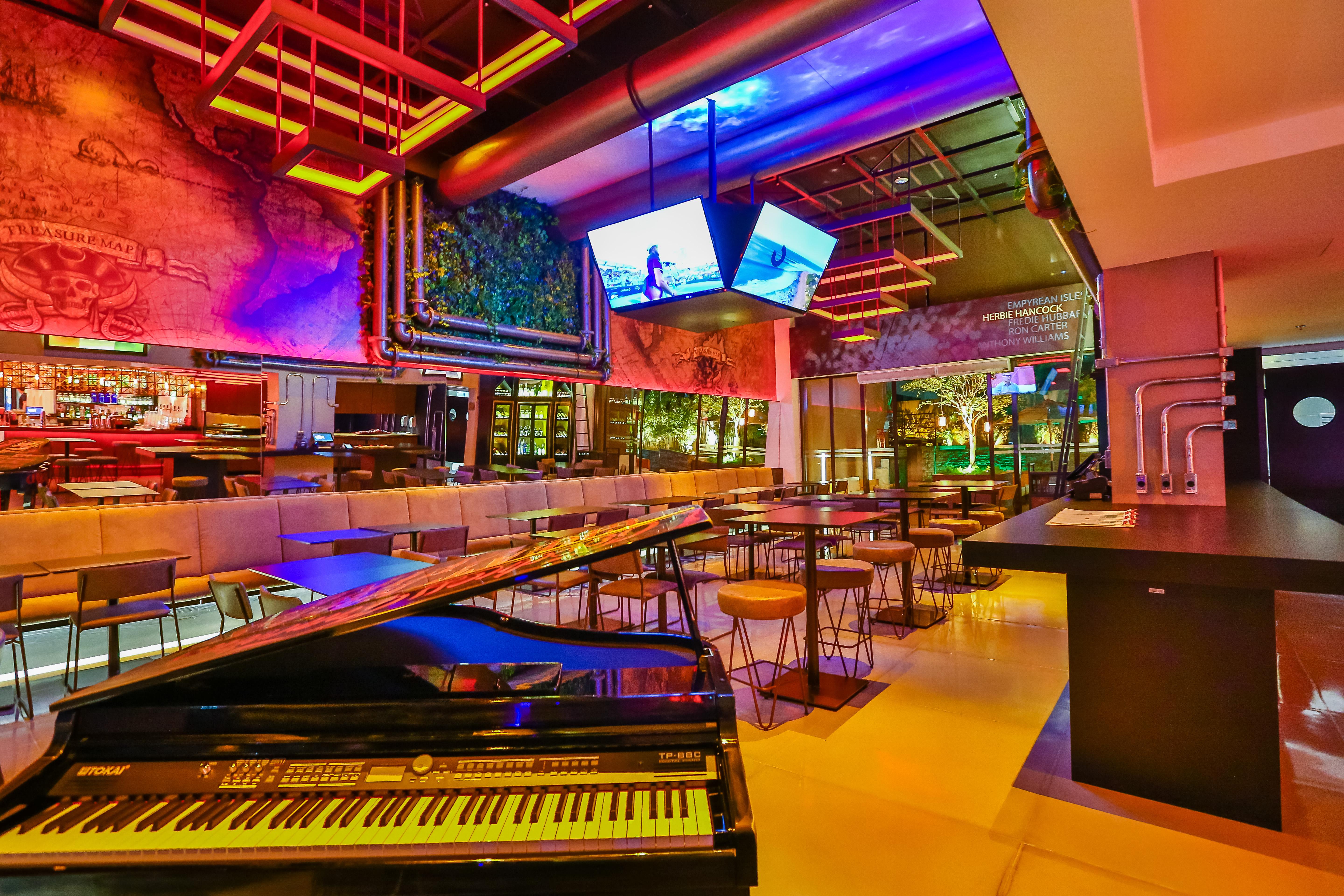 Hotel Radisson RED Campinas Campinas  Exterior foto The interior of the bar