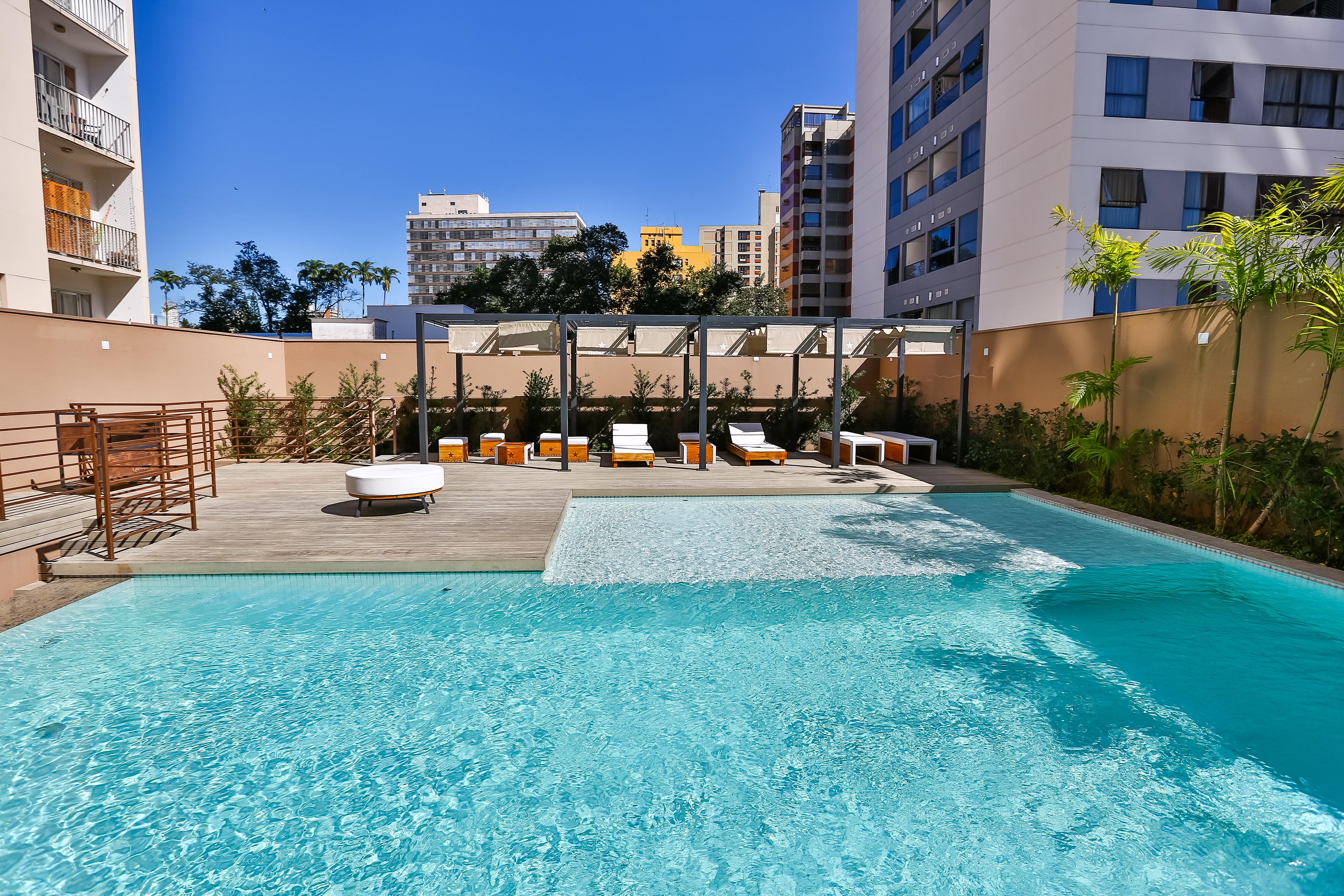 Hotel Radisson RED Campinas Campinas  Exterior foto The swimming pool at the hotel