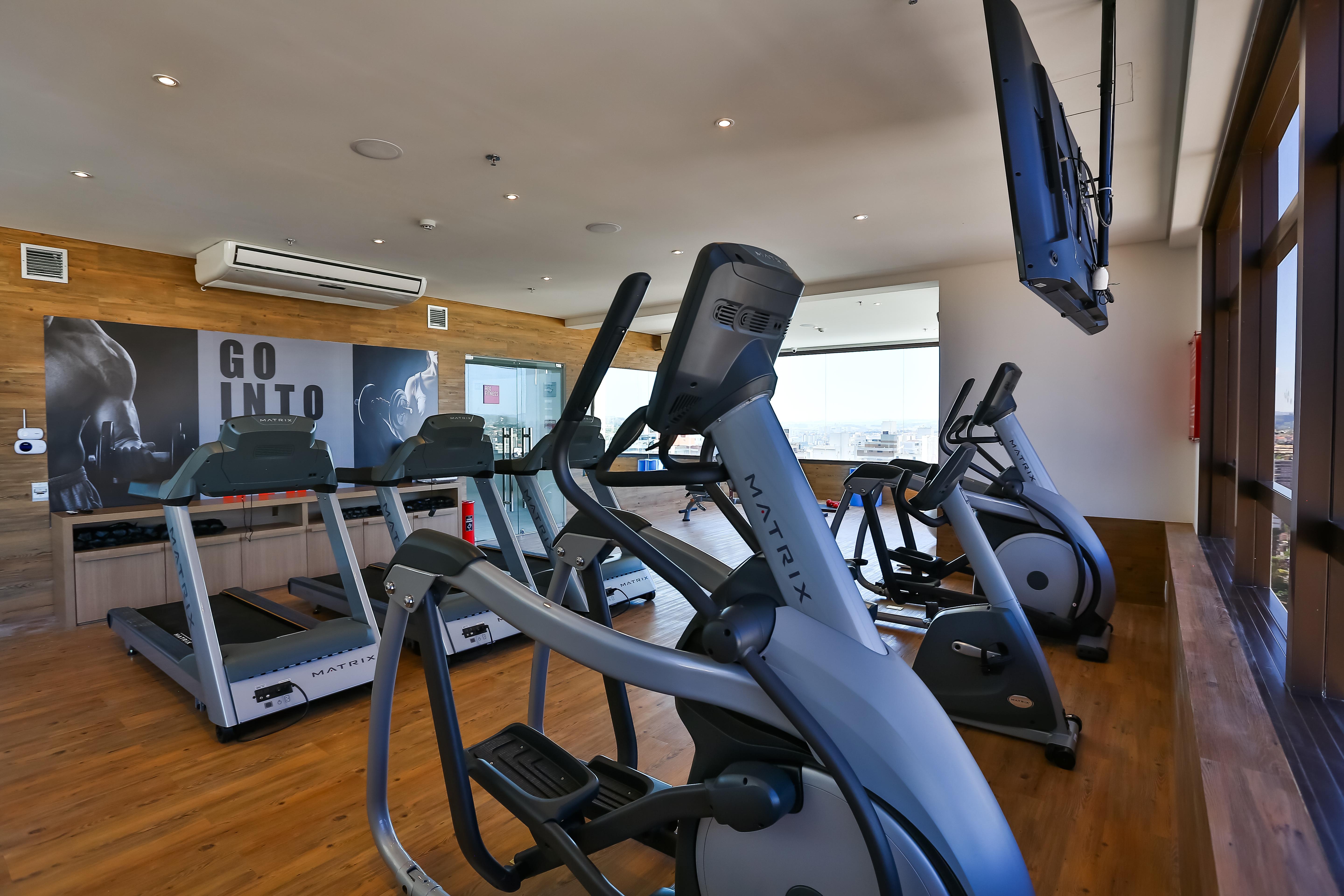 Hotel Radisson RED Campinas Campinas  Exterior foto A gym at a hotel