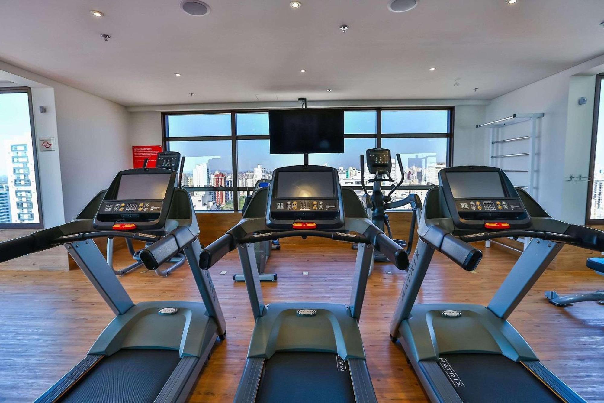 Hotel Radisson RED Campinas Campinas  Exterior foto The gym at the hotel