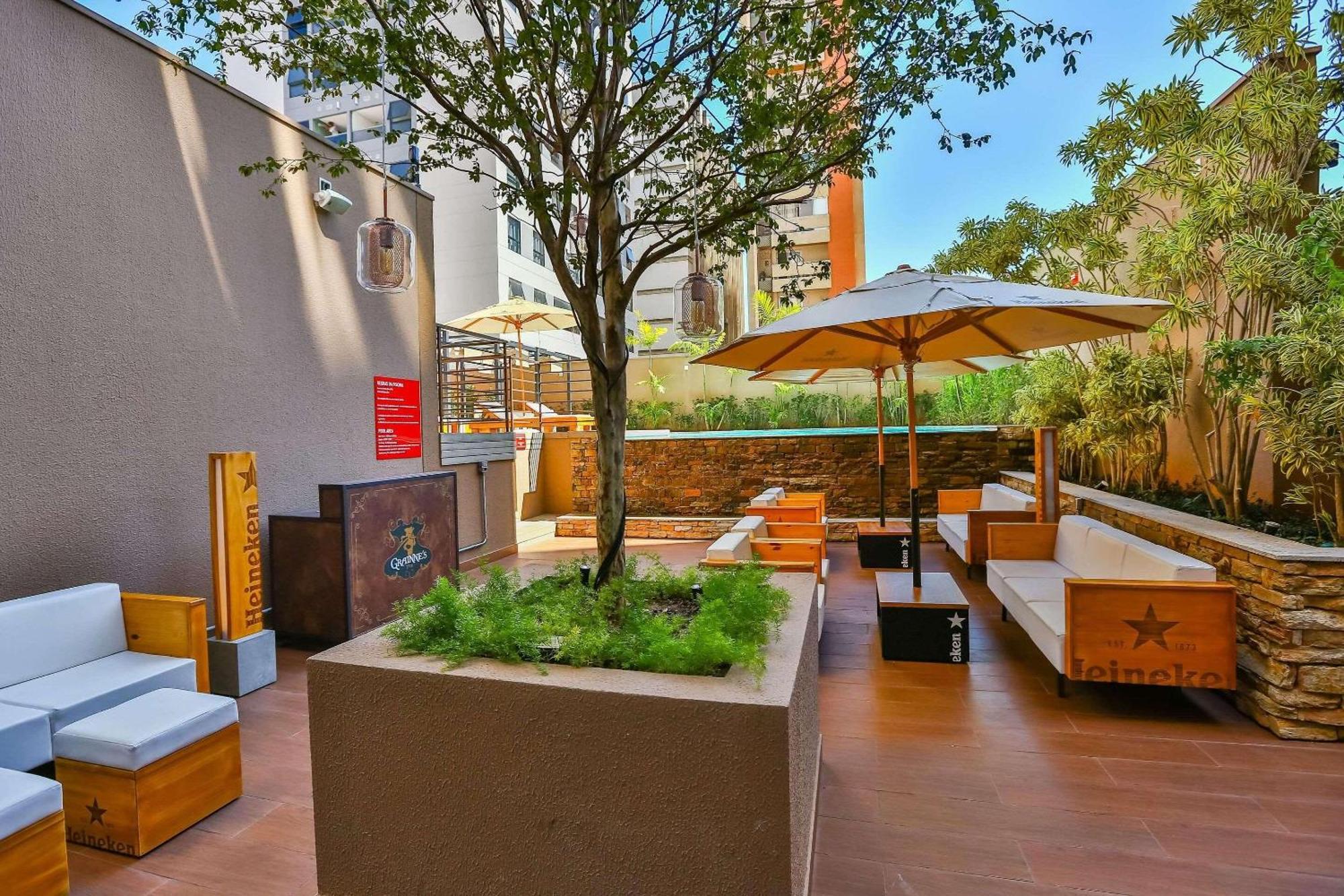 Hotel Radisson RED Campinas Campinas  Exterior foto The courtyard at the museum