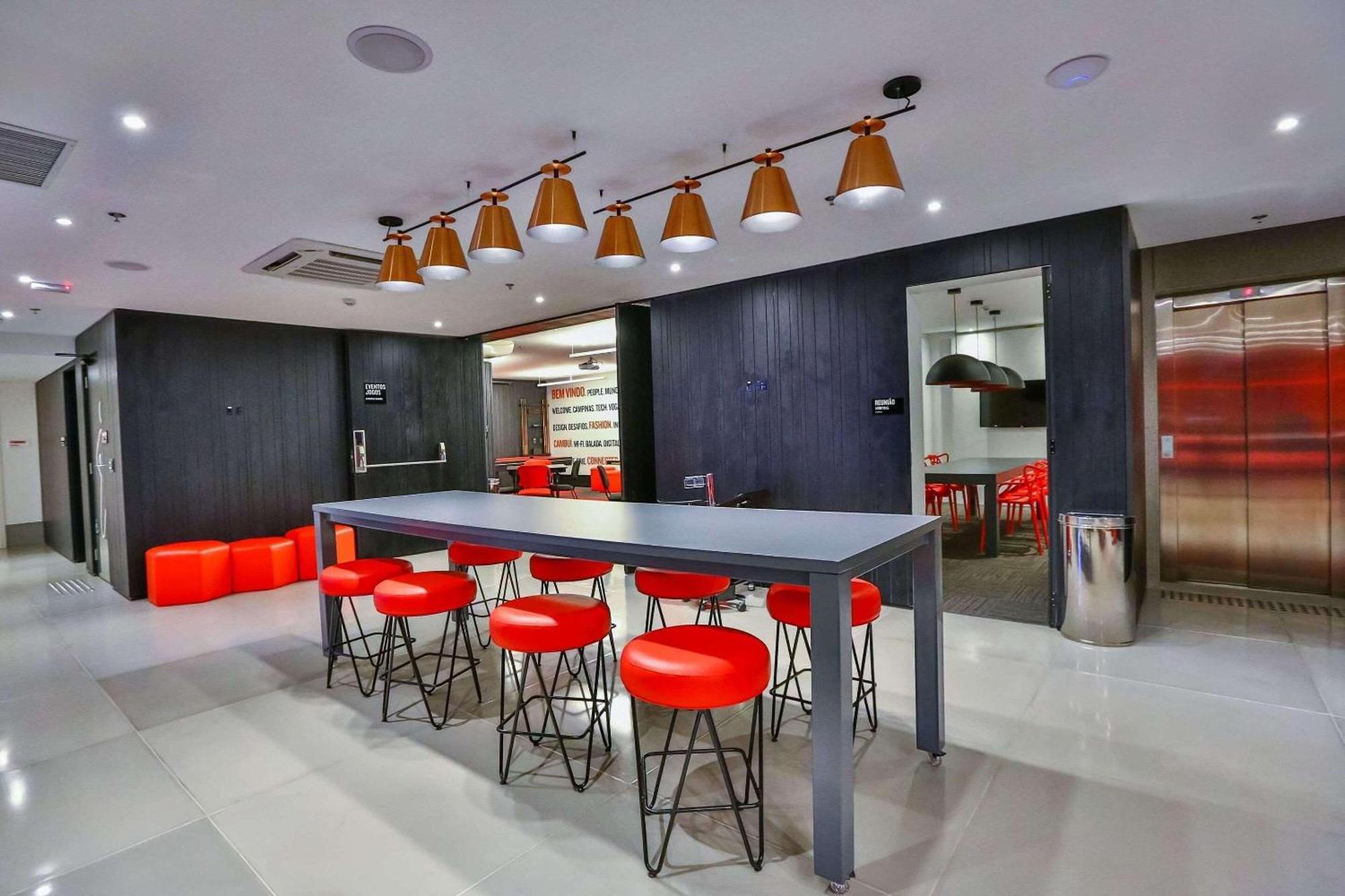 Hotel Radisson RED Campinas Campinas  Exterior foto The lounge at London Heathrow Airport