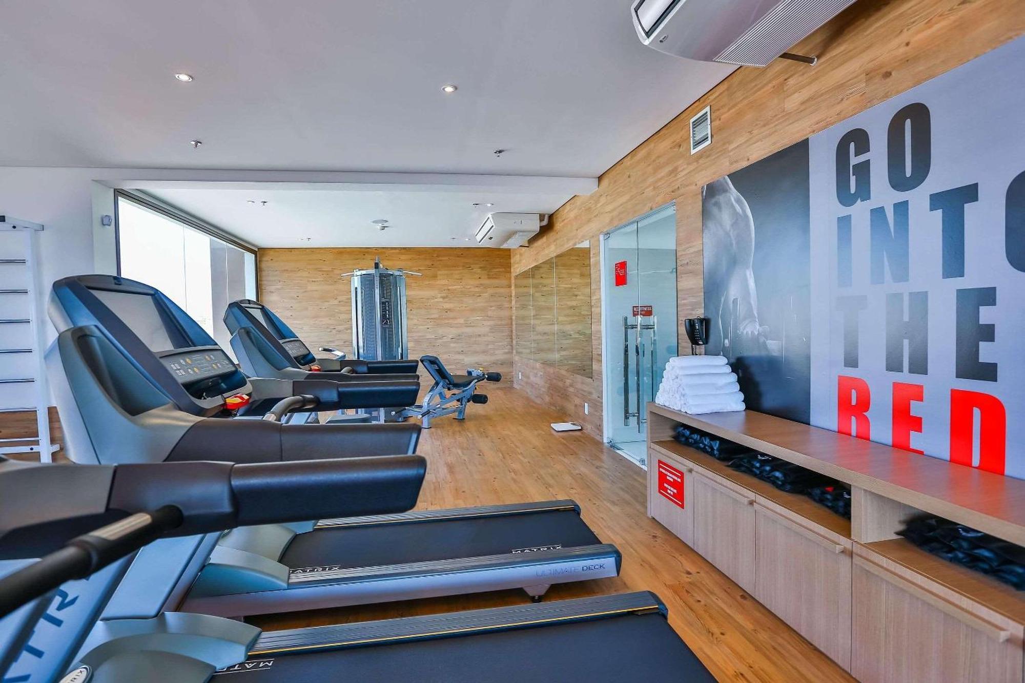 Hotel Radisson RED Campinas Campinas  Exterior foto The gym at the hotel