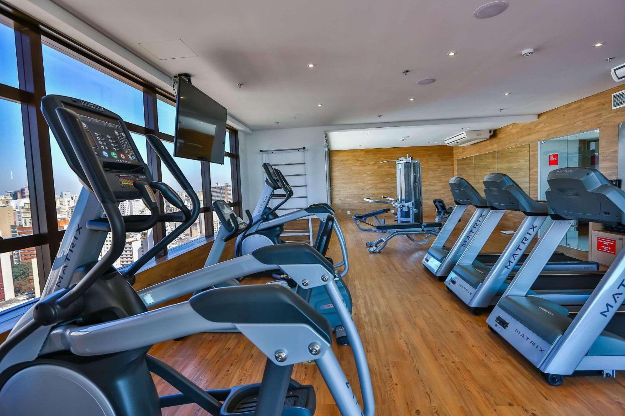 Hotel Radisson RED Campinas Campinas  Exterior foto The gym at the hotel