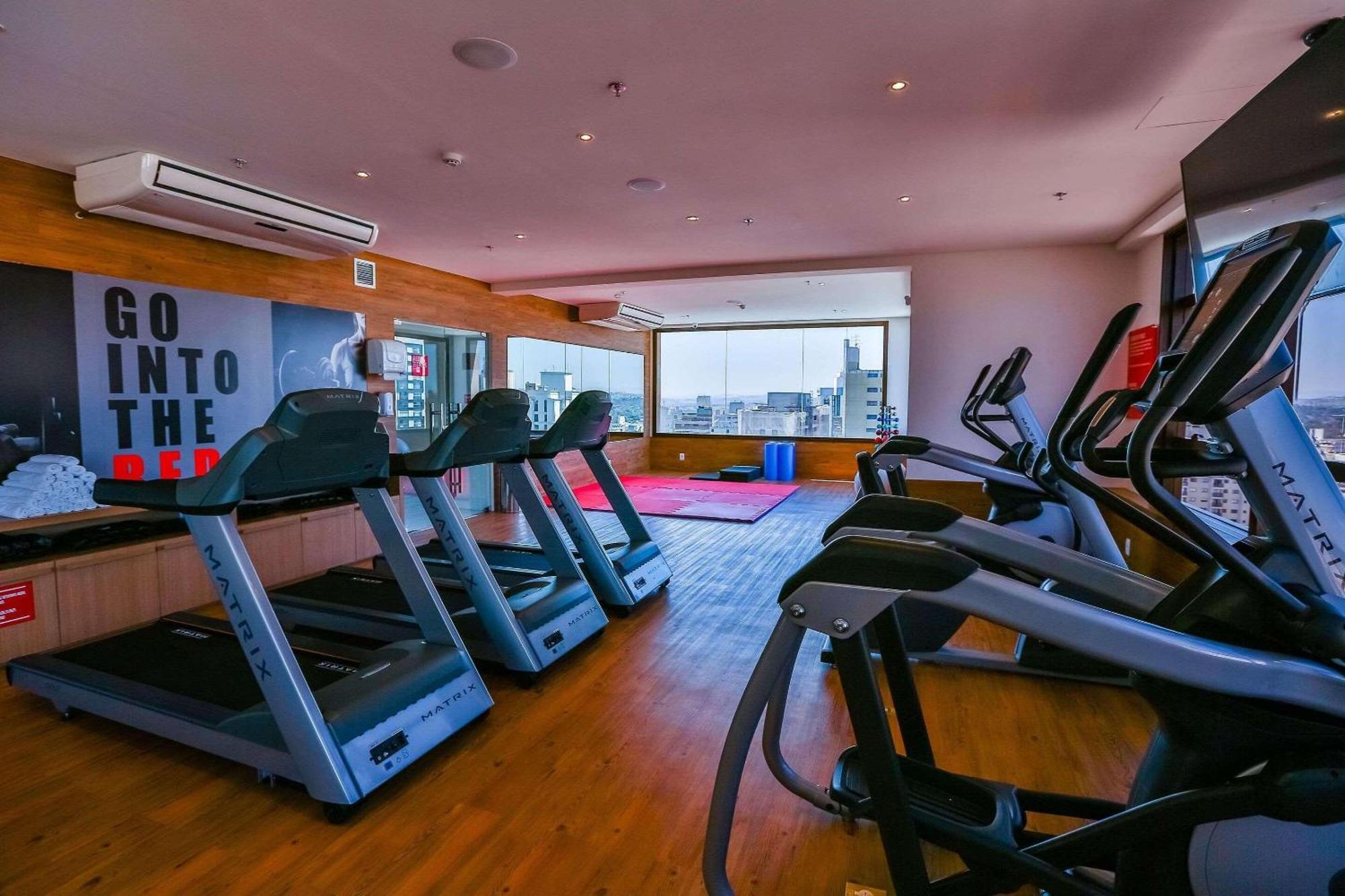 Hotel Radisson RED Campinas Campinas  Exterior foto The gym at the hotel