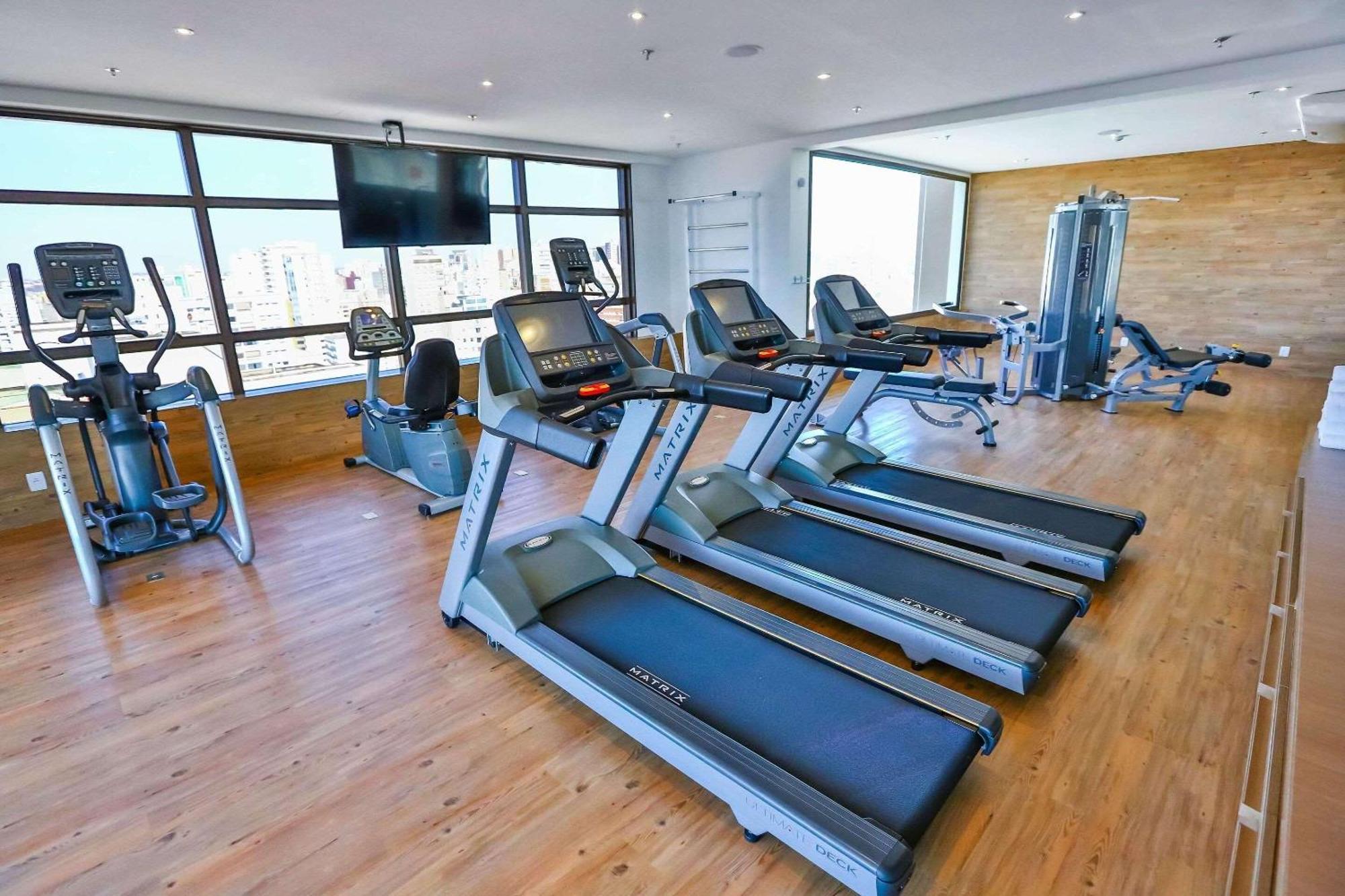 Hotel Radisson RED Campinas Campinas  Exterior foto The gym at the hotel